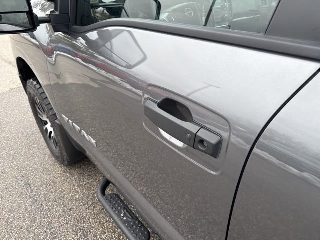 Used 2024 Nissan Titan SV w/ SV Convenience Package image 45