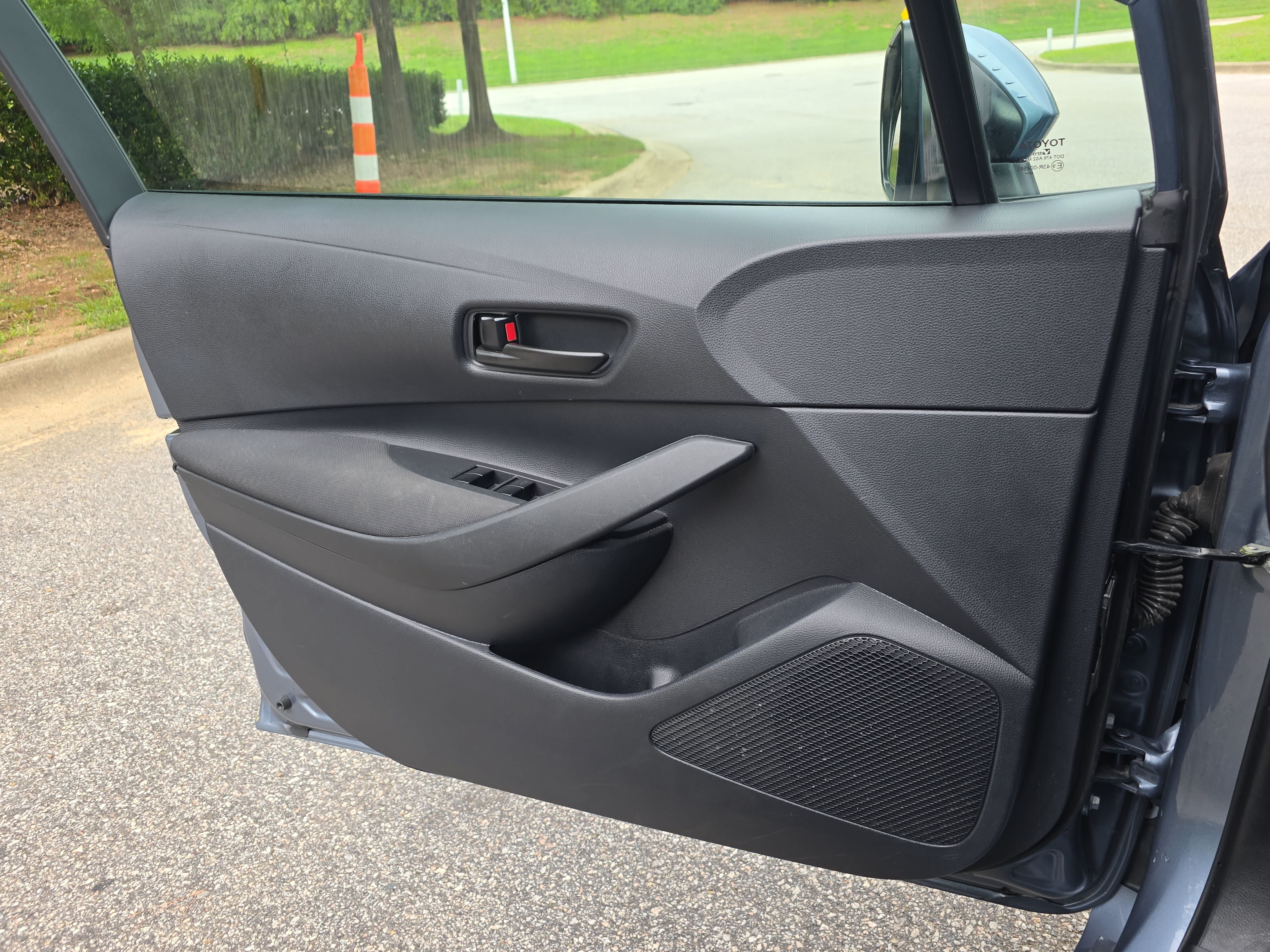 Used 2025 Toyota Corolla LE FWD image 24