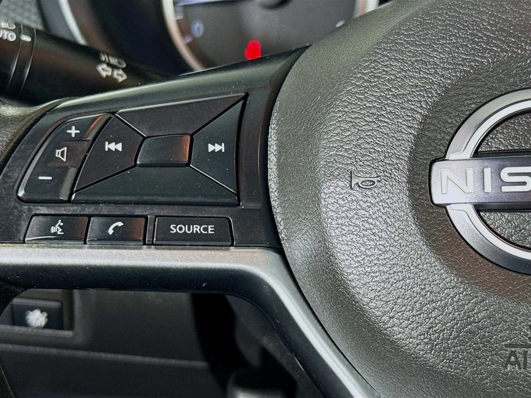 Used 2022 Nissan Kicks S image 13