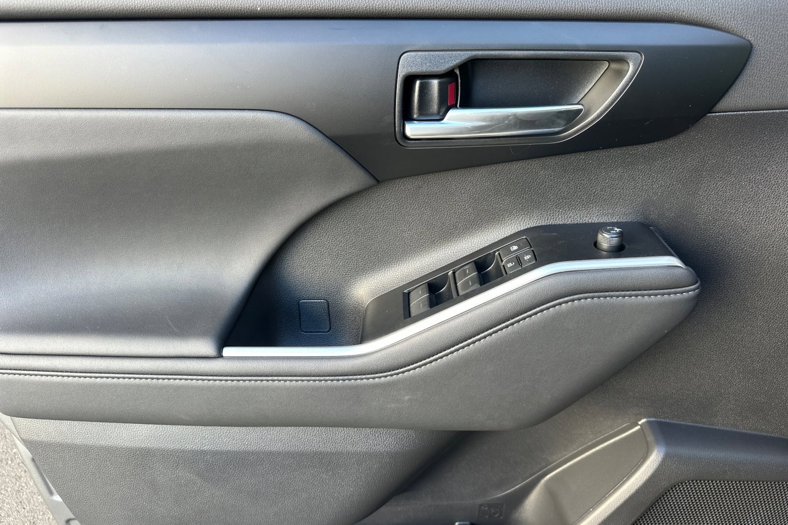 New 2026 Toyota Highlander XLE image 11