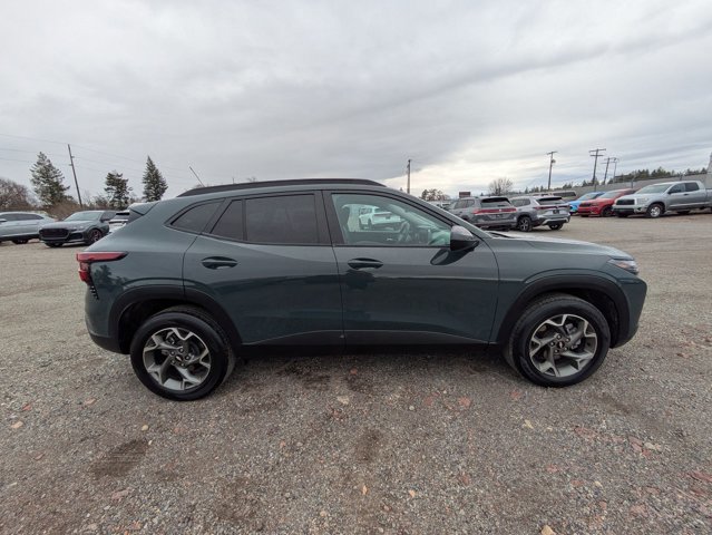 Used 2025 Chevrolet Trax LT image 4