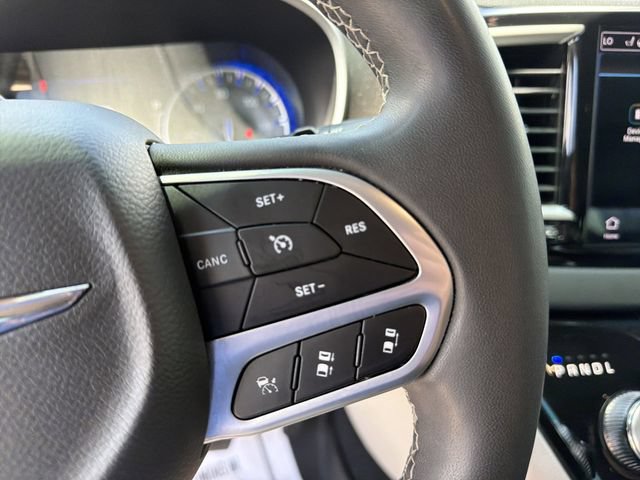 Used 2023 Chrysler Pacifica Touring-L FWD image 18
