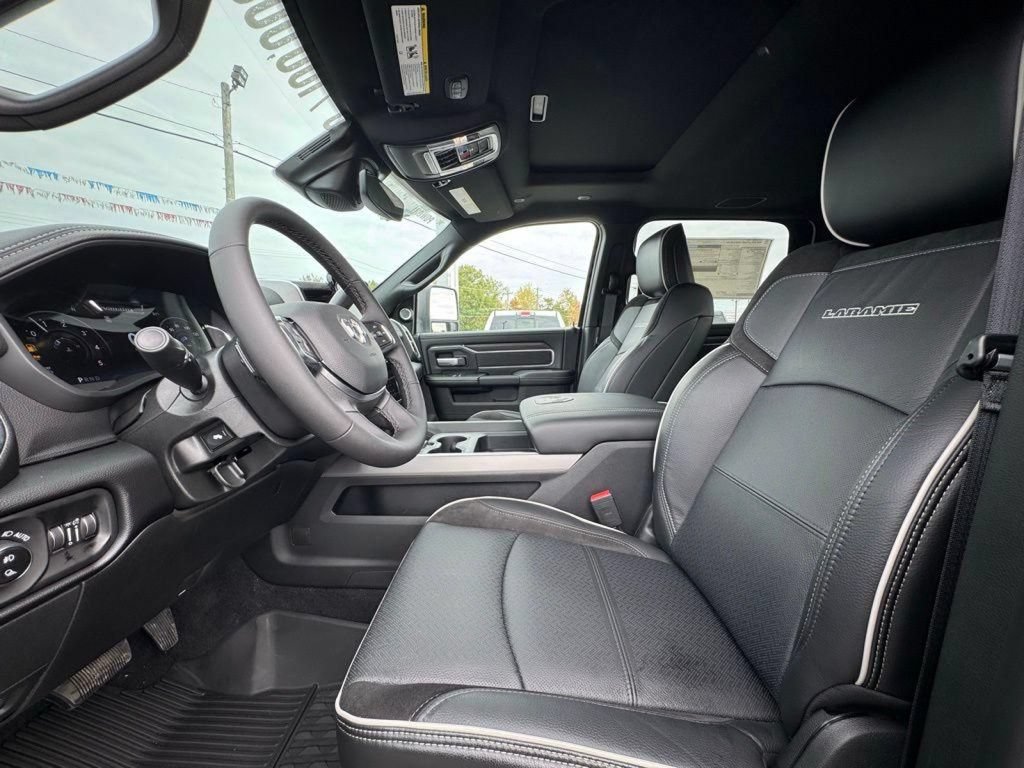 New 2026 RAM 2500 Laramie AWD/4WD image 17