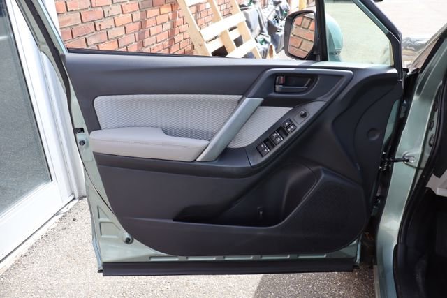 Used 2018 Subaru Forester 2.5i Premium w/ All-Weather Package image 6