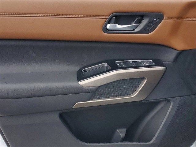 New 2025 Nissan Pathfinder Platinum image 6