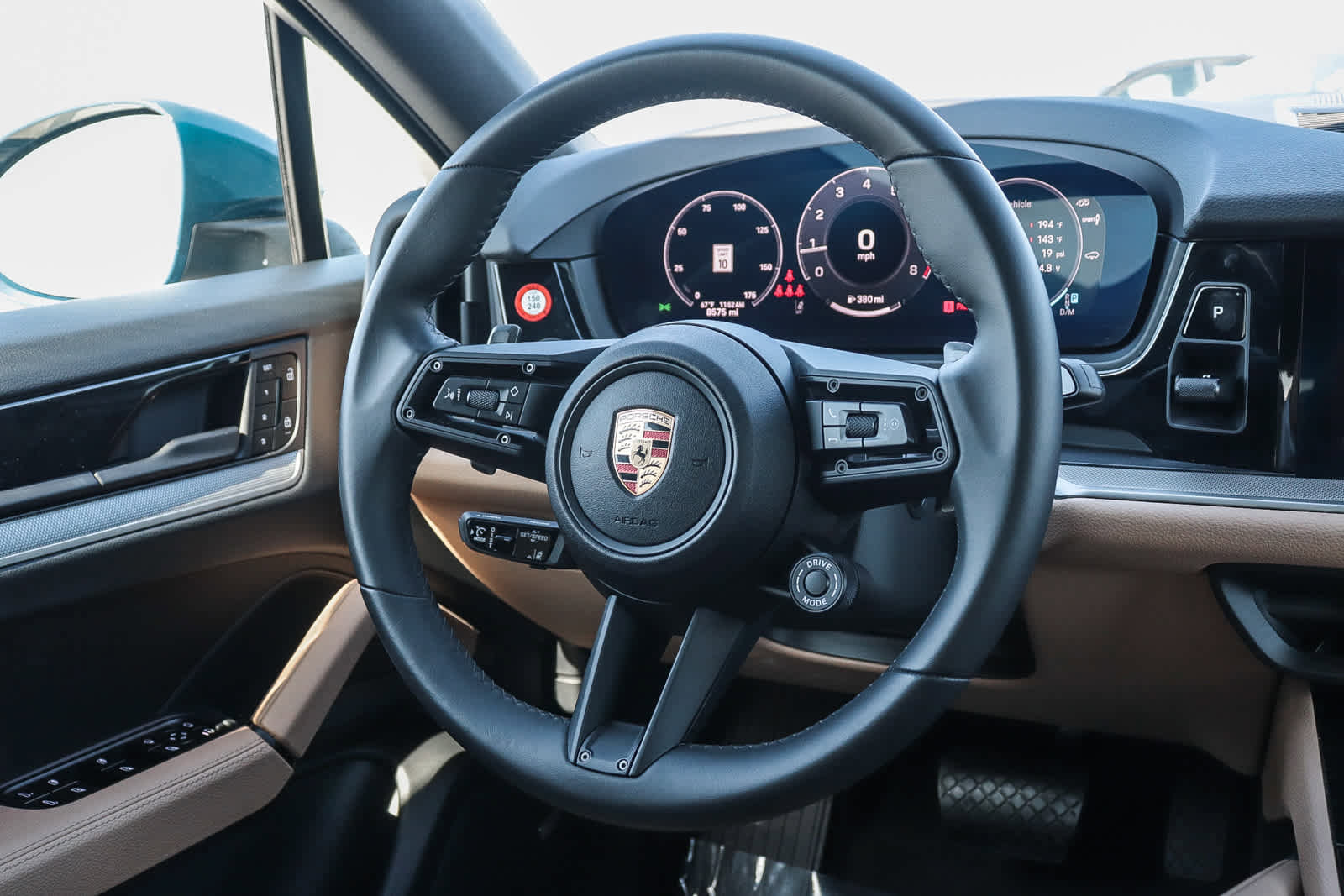 Used 2025 Porsche Cayenne Coupe image 23