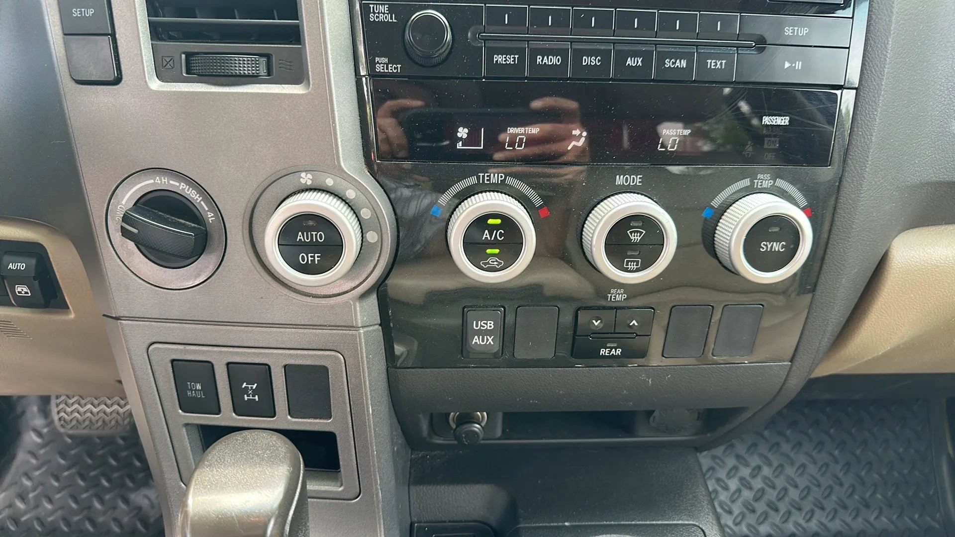 Used 2011 Toyota Sequoia SR5 AWD/4WD image 36