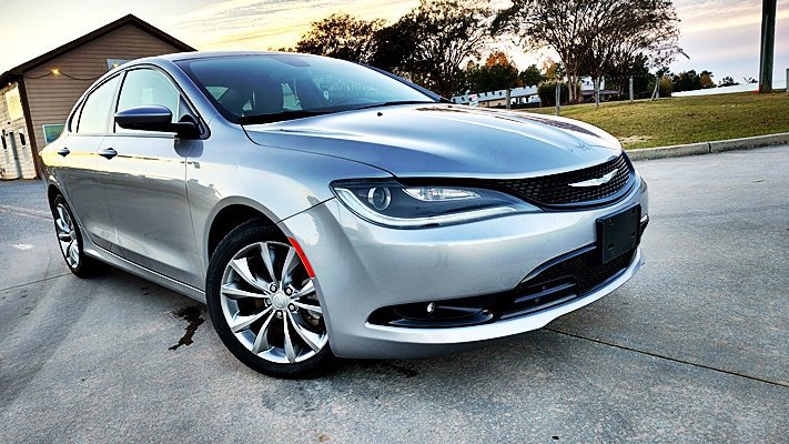 Used 2016 Chrysler 200 S image 2