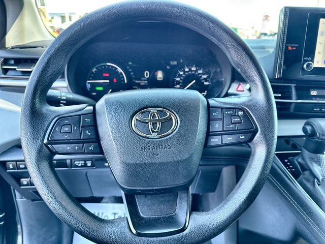 Used 2025 Toyota Sienna LE image 23