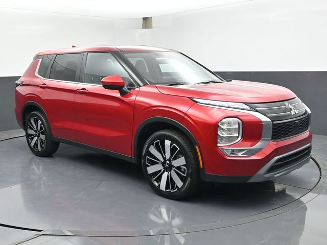 Used 2025 Mitsubishi Outlander SE FWD image 2