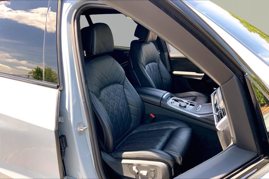 Used 2023 BMW X7 xDrive40i w/ M Sport Package AWD/4WD image 21