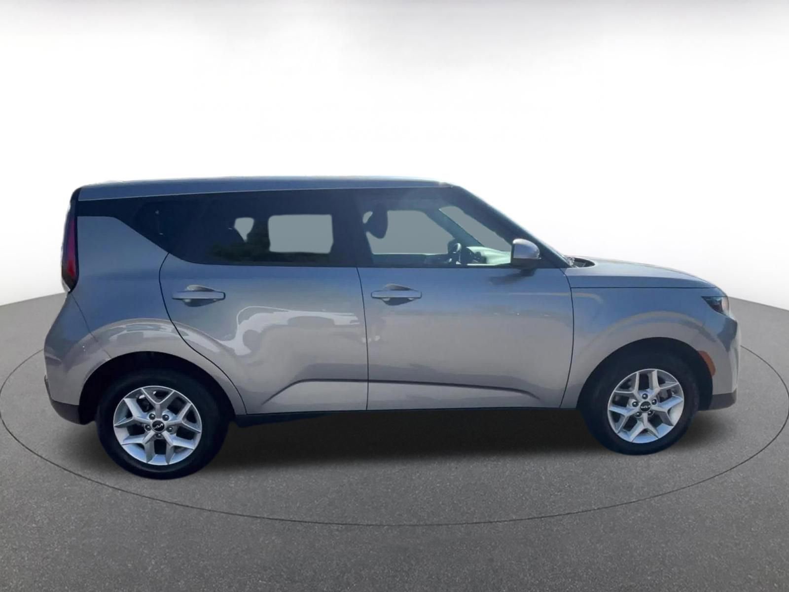 Used 2025 Kia Soul LX w/ LX Technology Package FWD image 16