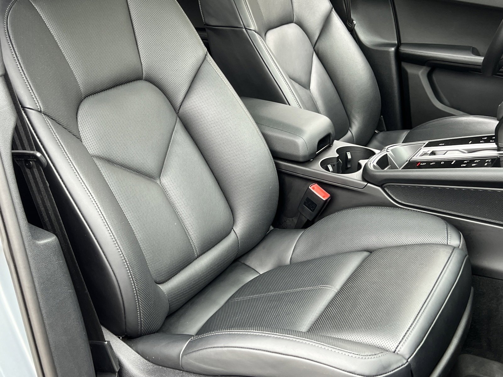 Certified 2025 Porsche Macan image 15