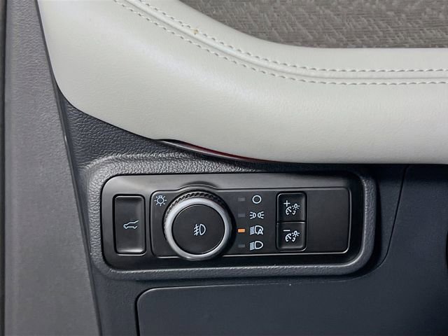 Used 2025 Ford Explorer Platinum w/ Ultimate Package image 12
