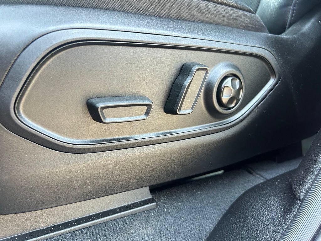Used 2023 Jeep Grand Cherokee L Laredo AWD/4WD image 16