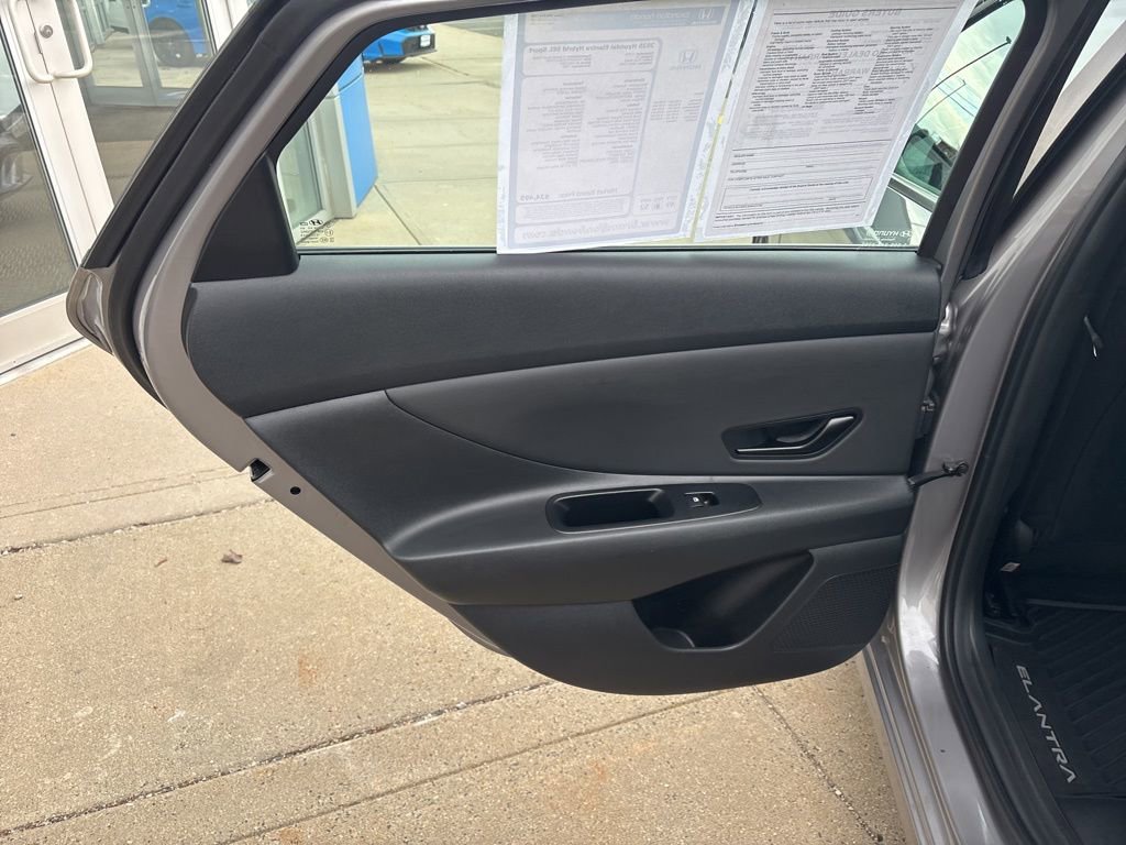 Used 2025 Hyundai Elantra SEL image 10