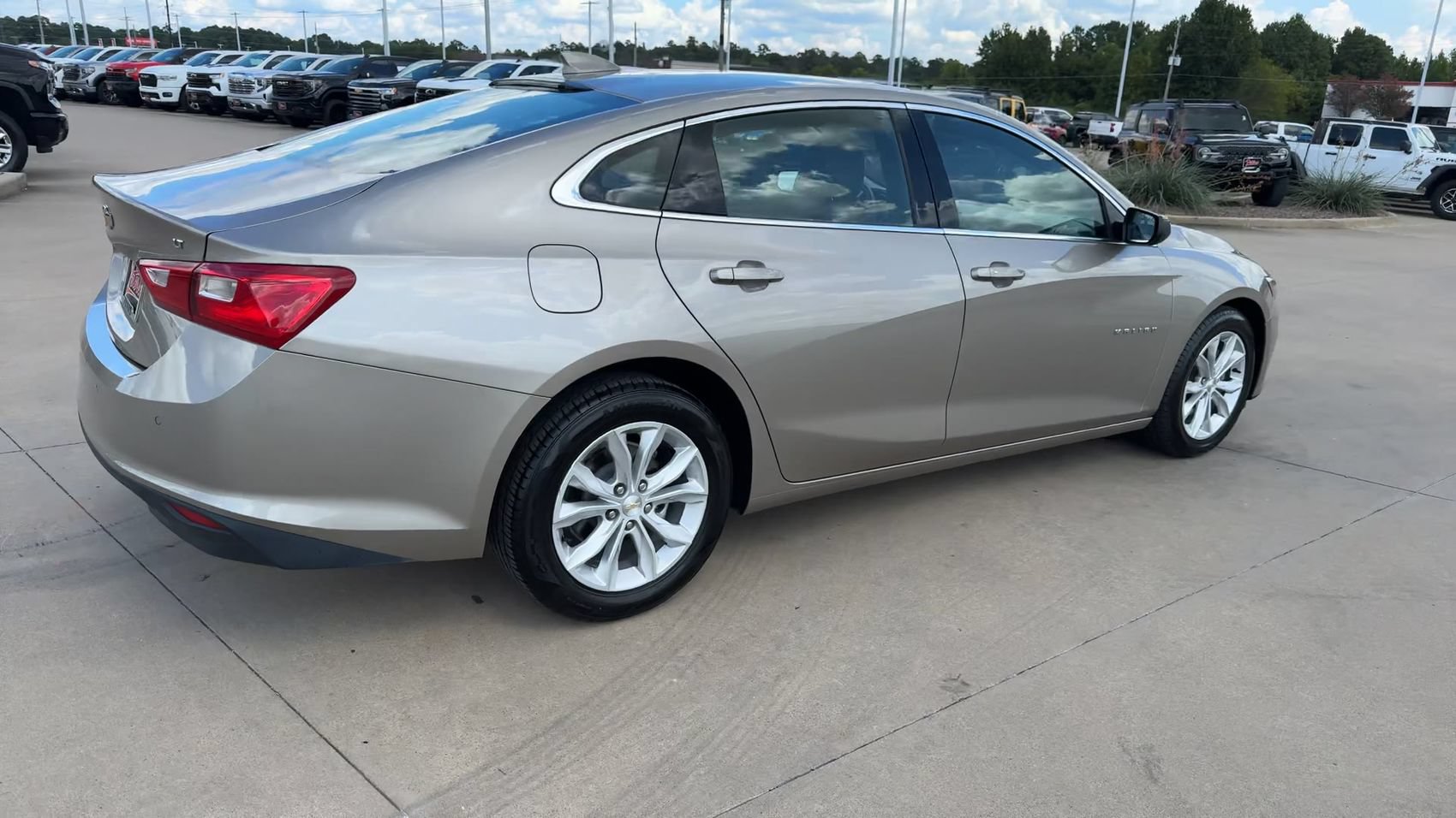 Used 2025 Chevrolet Malibu LT FWD image 9