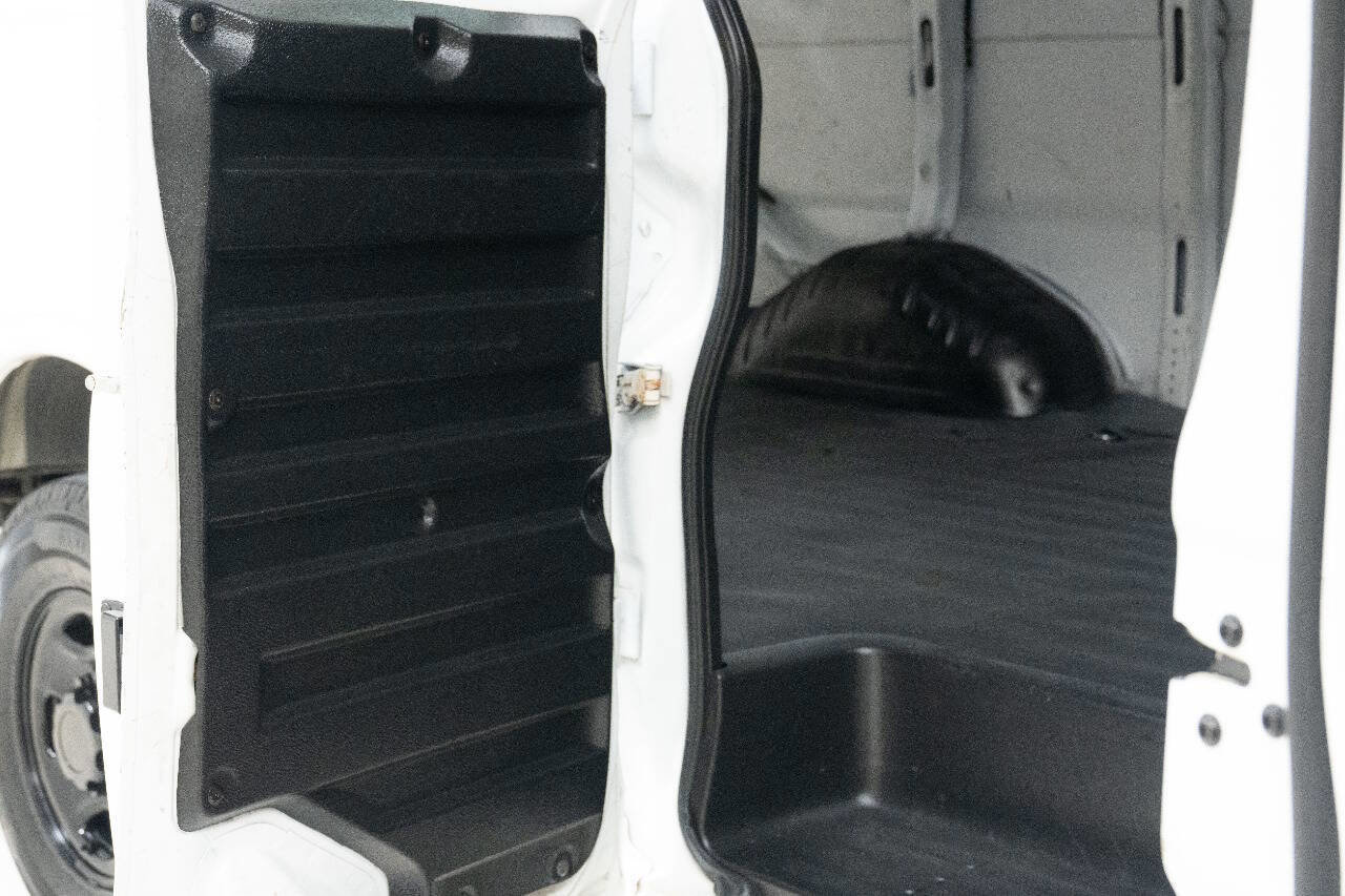 Used 2017 Chevrolet Express 2500 Extended image 25