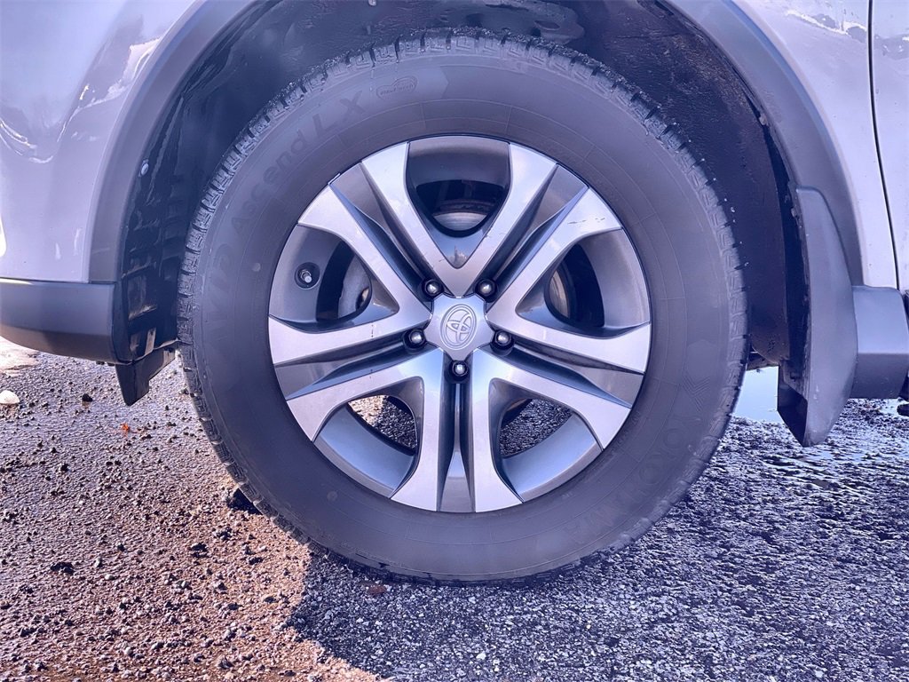 Used 2017 Toyota RAV4 LE image 17