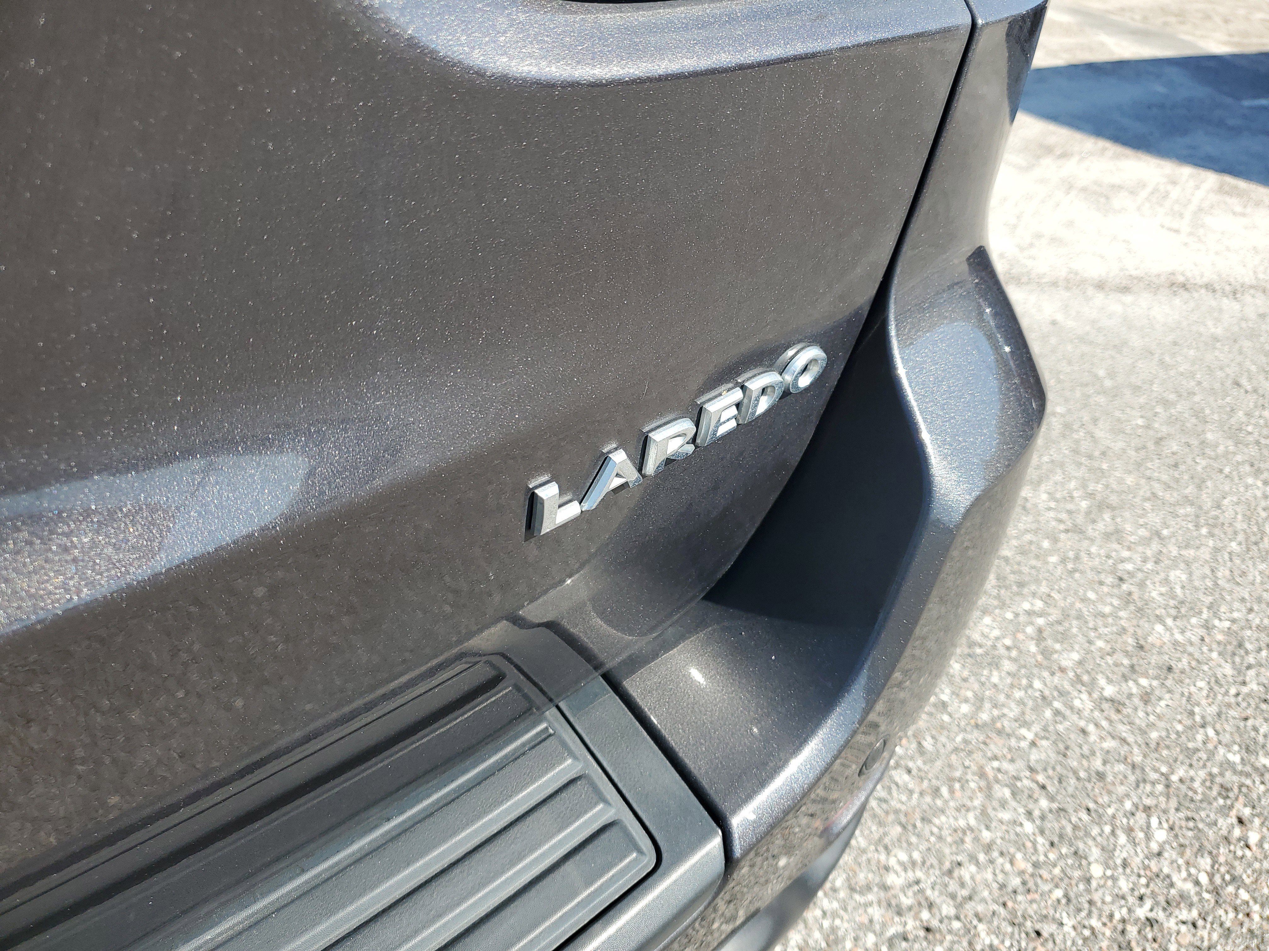 Used 2021 Jeep Grand Cherokee Laredo image 6