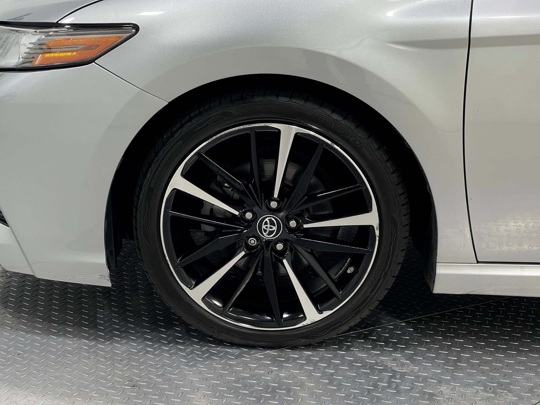 Used 2018 Toyota Camry XSE FWD image 33