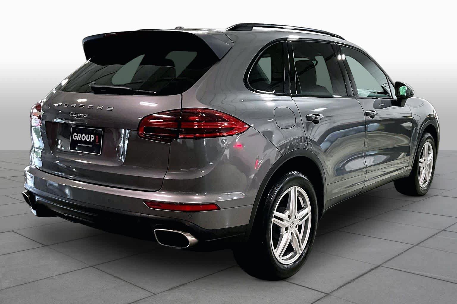 Used 2016 Porsche Cayenne AWD/4WD image 12