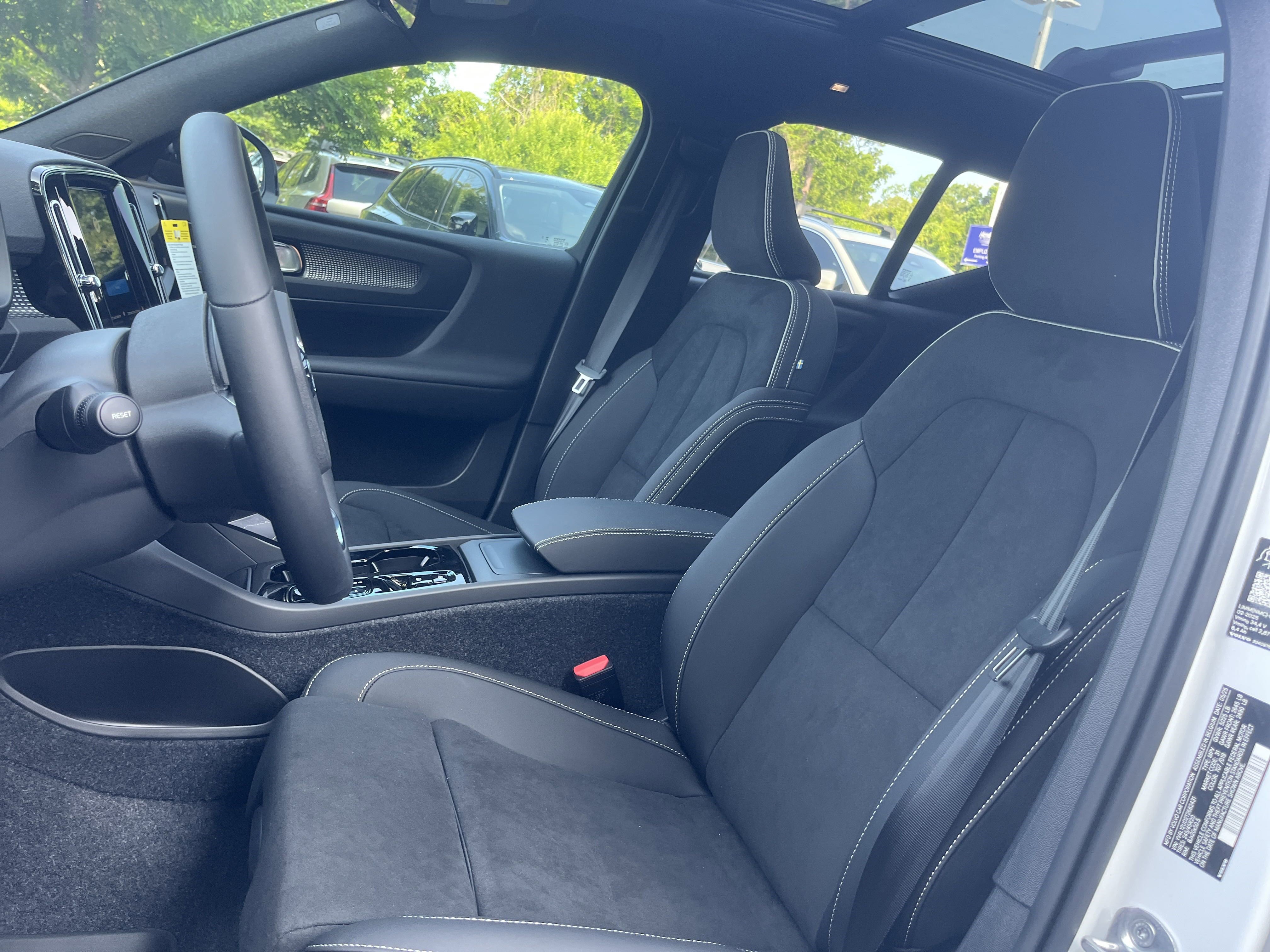 Used 2026 Volvo XC40 B5 Ultra w/ Protection Package Premier image 15