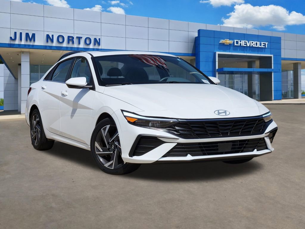 Used 2025 Hyundai Elantra SEL image 1