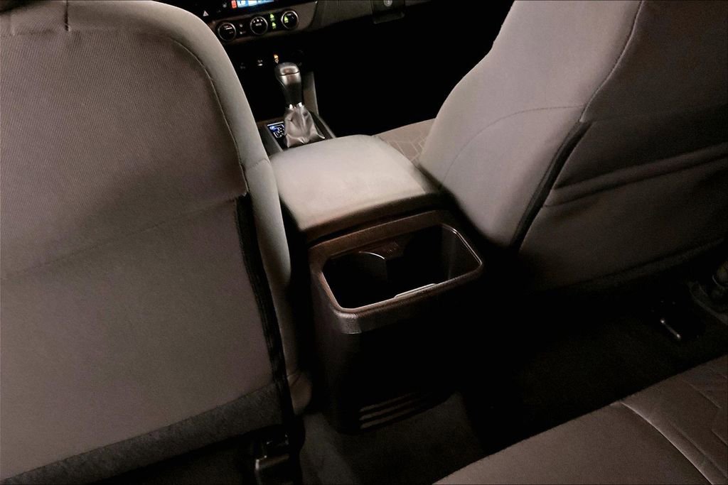 Used 2016 Toyota Tacoma TRD Off-Road w/ Premium & Technology Package image 10