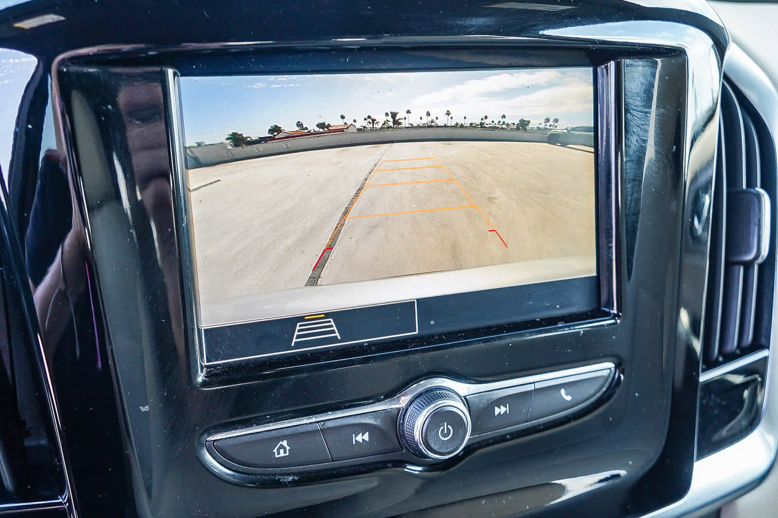 Used 2022 Chevrolet Traverse LS w/ Midnight/Sport Edition image 27