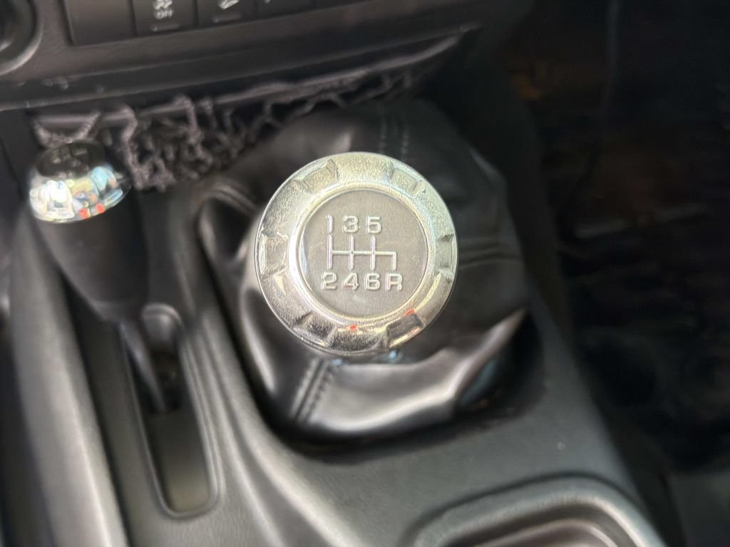 Used 2018 Jeep Wrangler Unlimited Sport S AWD/4WD image 27