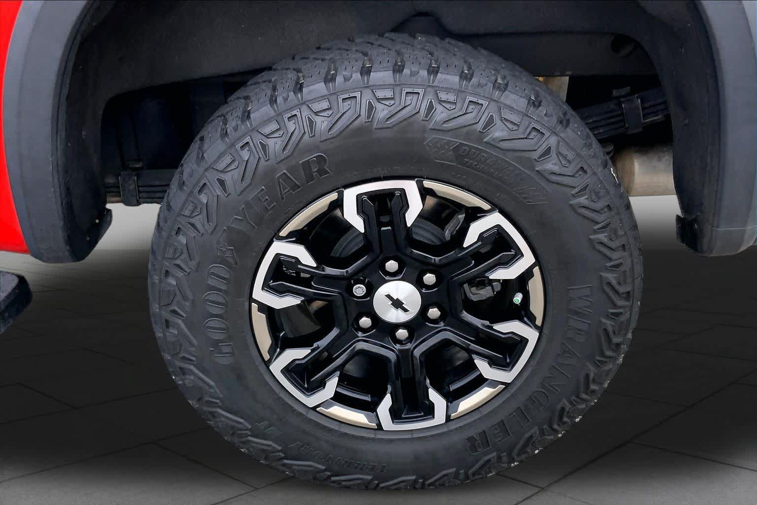 Used 2023 Chevrolet Silverado 1500 ZR2 AWD/4WD image 11