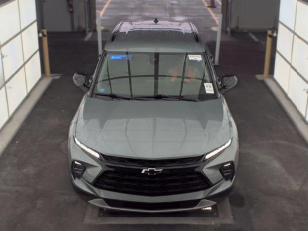 Used 2023 Chevrolet Blazer LT w/ Midnight/Sport Edition FWD image 3
