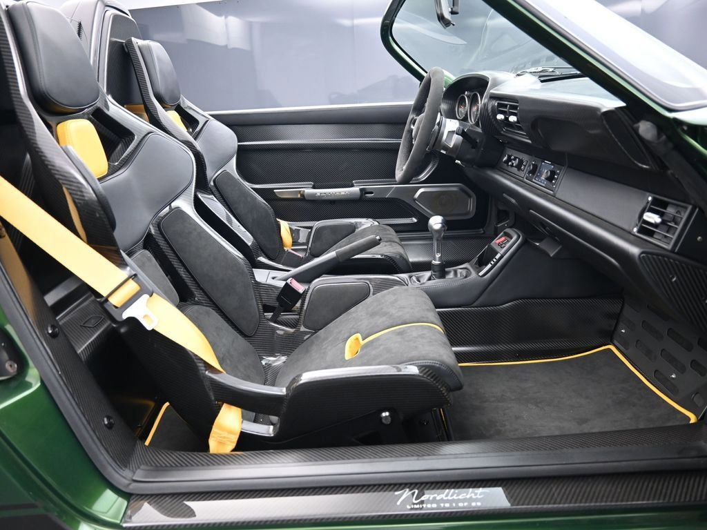 Used 1995 Porsche 911 Carrera RWD image 34