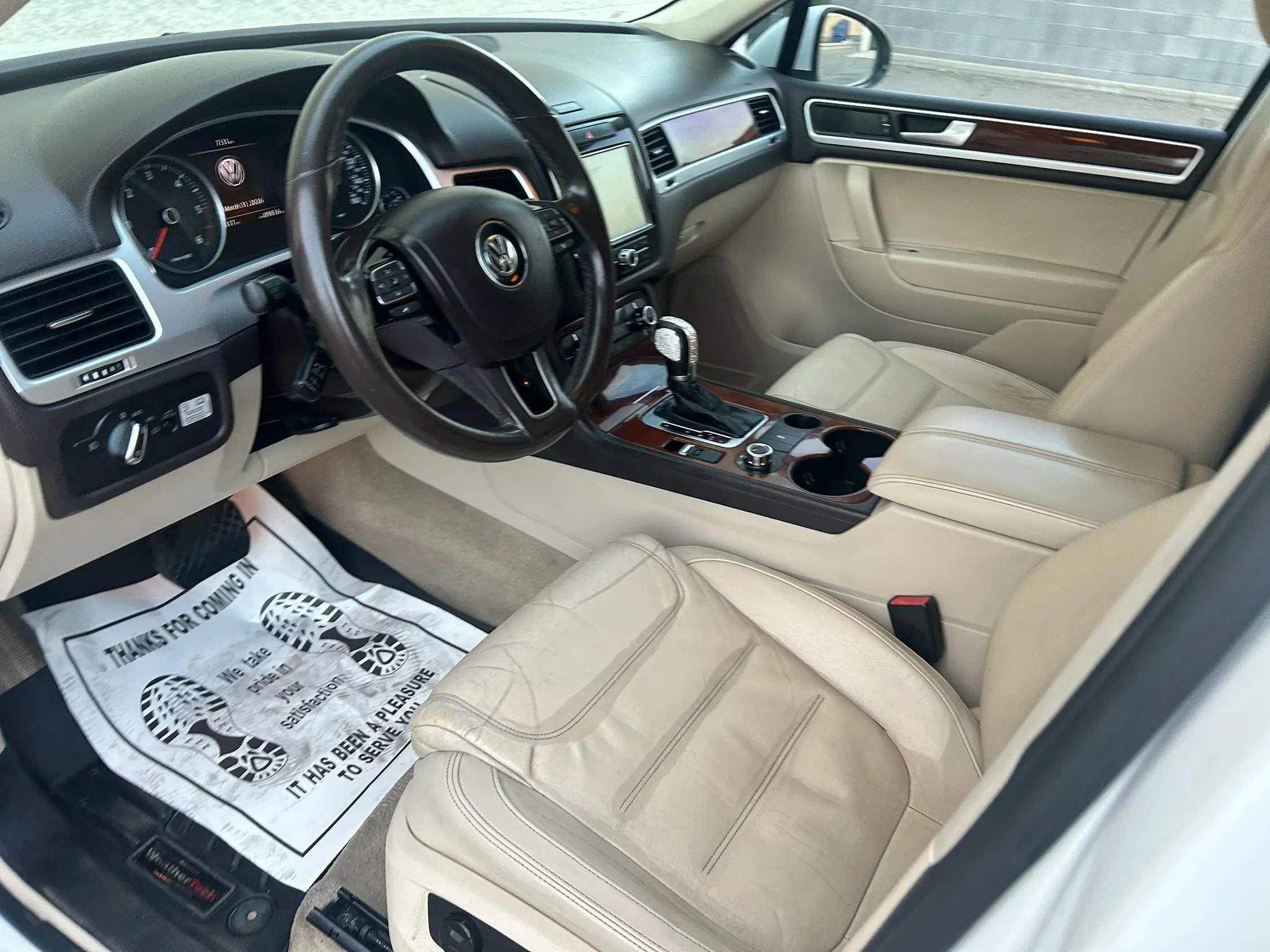 Used 2013 Volkswagen Touareg TDI image 12