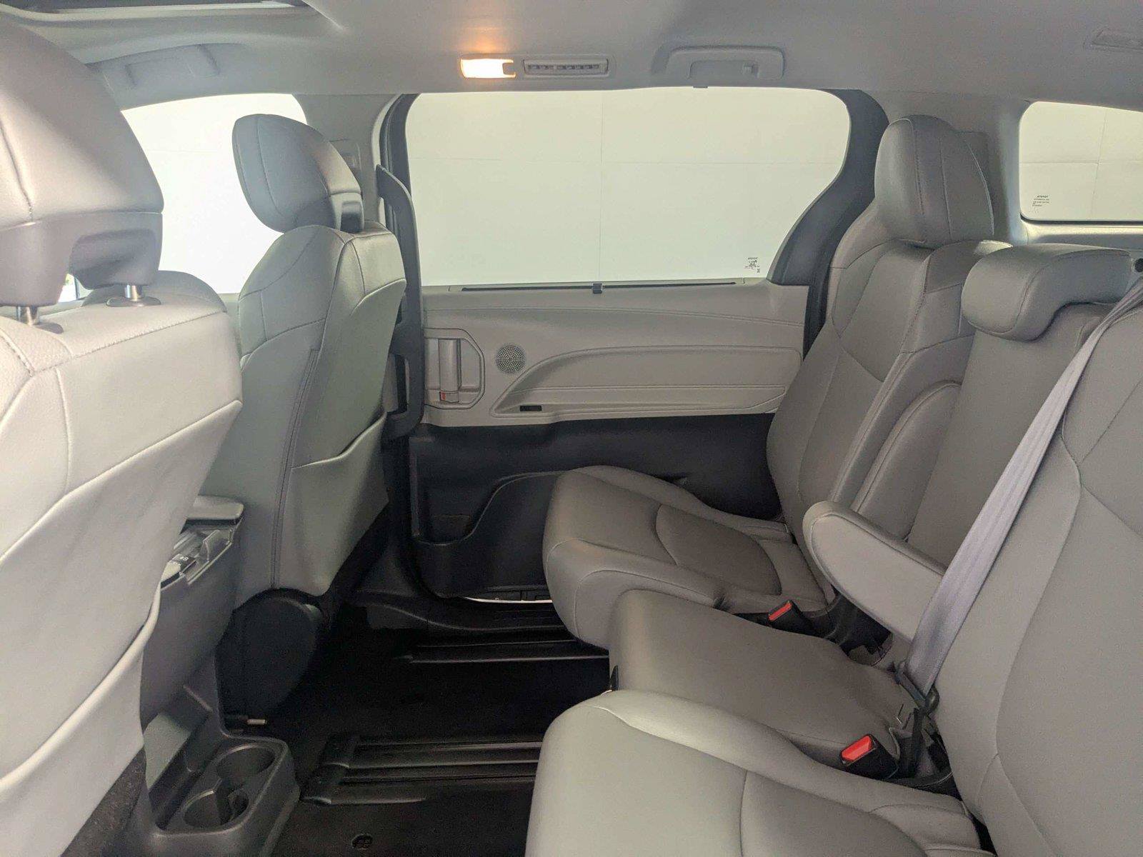 Certified 2024 Toyota Sienna XLE FWD image 34