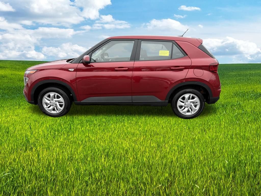 Certified 2025 Hyundai Venue SE image 9