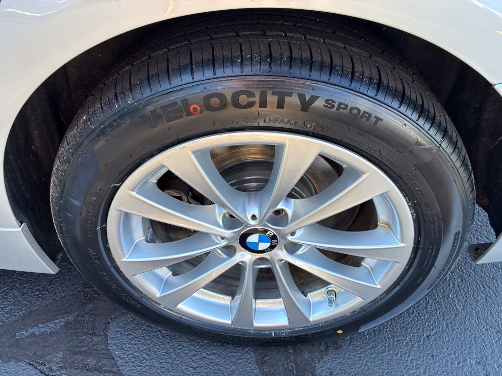 Used 2017 BMW 320i xDrive Sedan AWD/4WD image 11