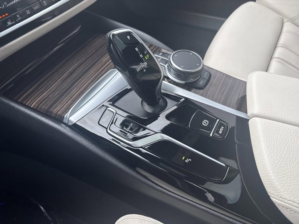 Used 2023 BMW 530i xDrive w/ Premium Package image 22