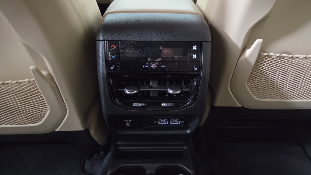 Used 2021 Jeep Grand Cherokee L Limited AWD/4WD image 32