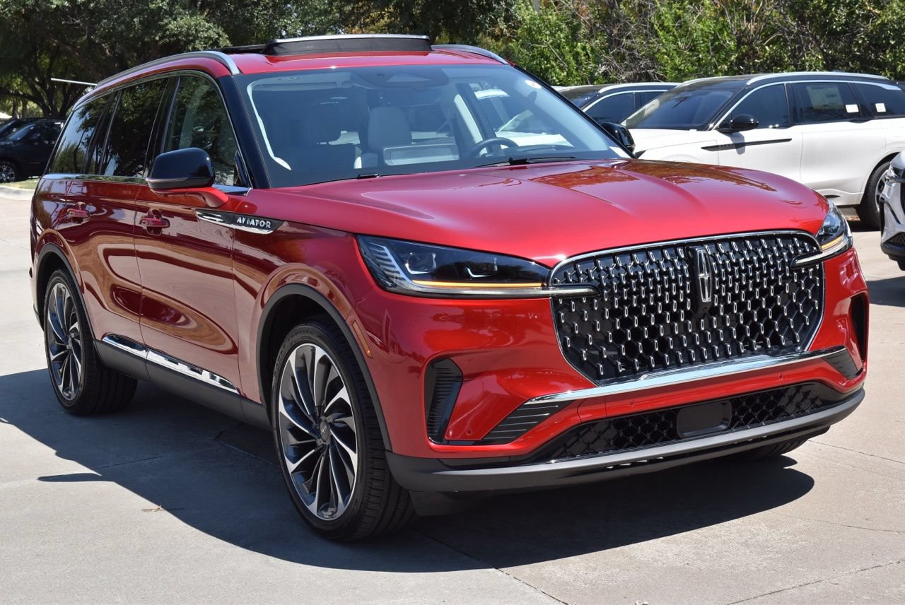 Certified 2026 Lincoln Aviator Reserve AWD/4WD image 4
