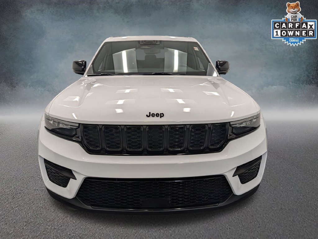 Used 2023 Jeep Grand Cherokee Altitude AWD/4WD image 2