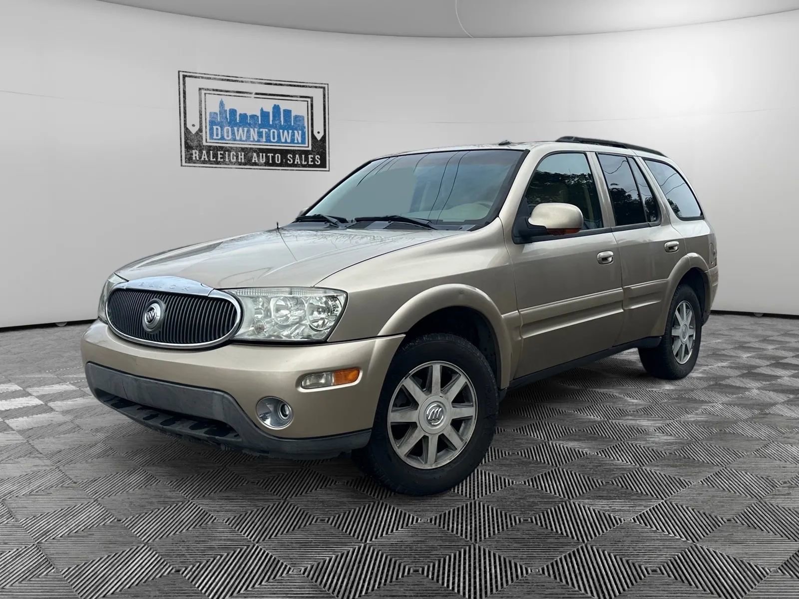 Used 2004 Buick Rainier CXL image 2