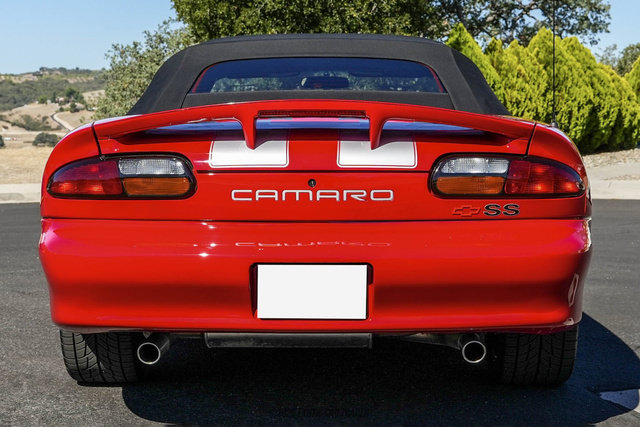 Used 2002 Chevrolet Camaro Z28 w/ SS Performance/Appearance Pkg RWD image 17