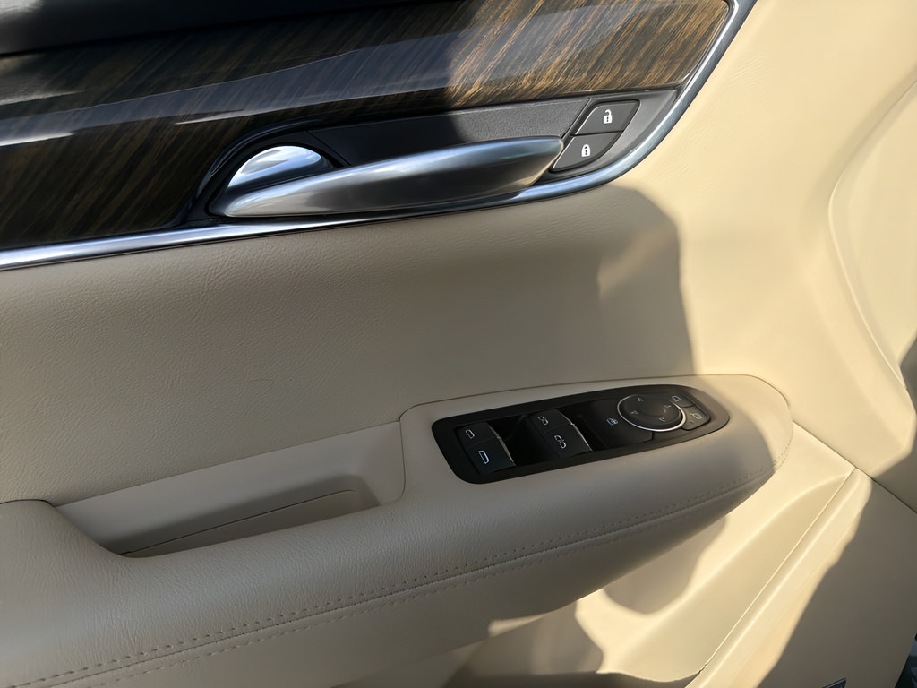 Used 2019 Cadillac XT5 FWD image 14