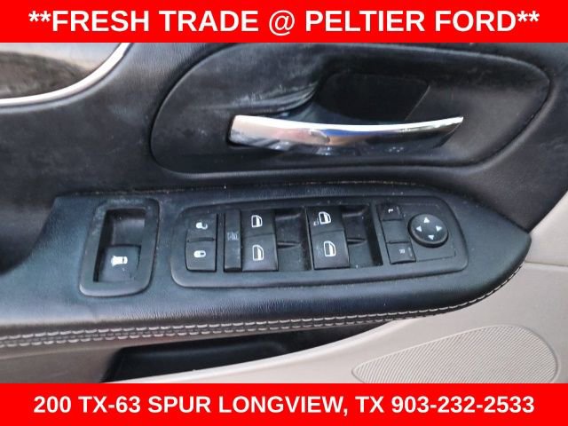 Used 2015 Chrysler Town & Country Touring image 12