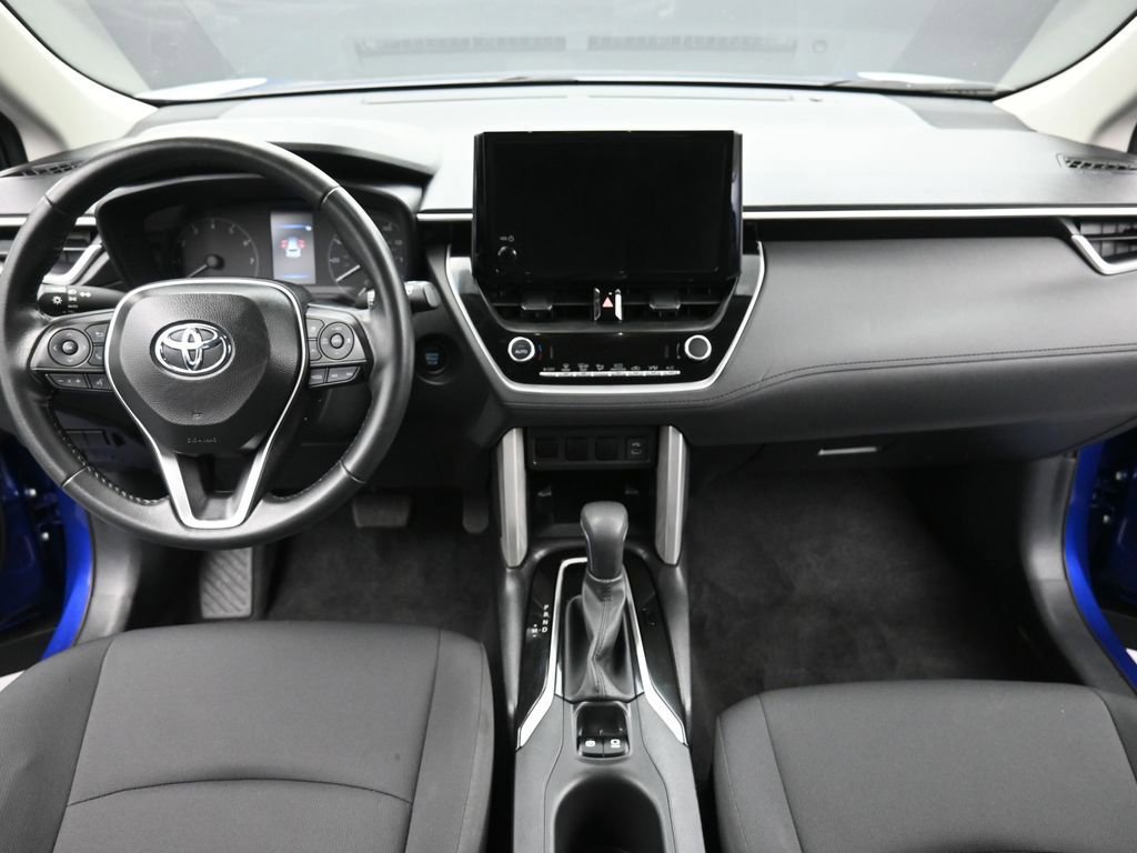 Used 2025 Toyota Corolla Cross LE image 10
