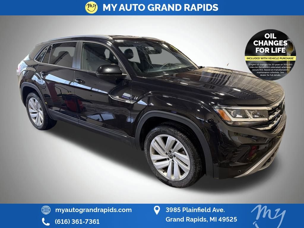 Used 2022 Volkswagen Atlas Cross Sport SE image 1