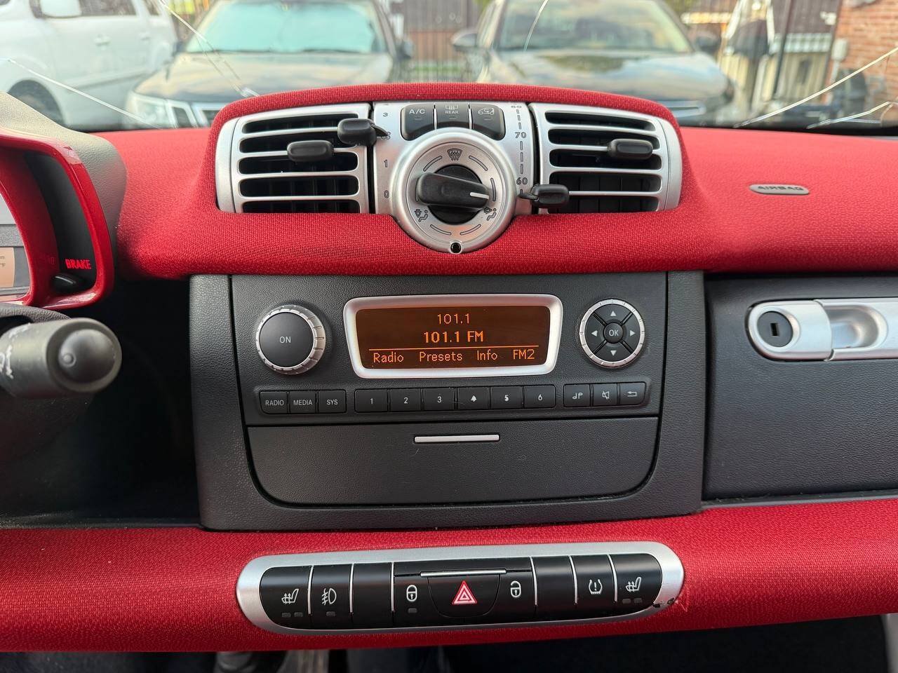 Used 2013 smart fortwo passion RWD image 18