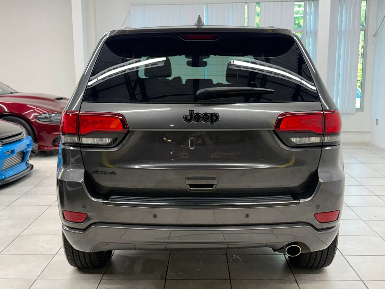 Used 2018 Jeep Grand Cherokee Altitude AWD/4WD image 8